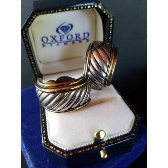 Two Toned Twisted Ribbed Clip-on Earrings - Picture 3 of 10